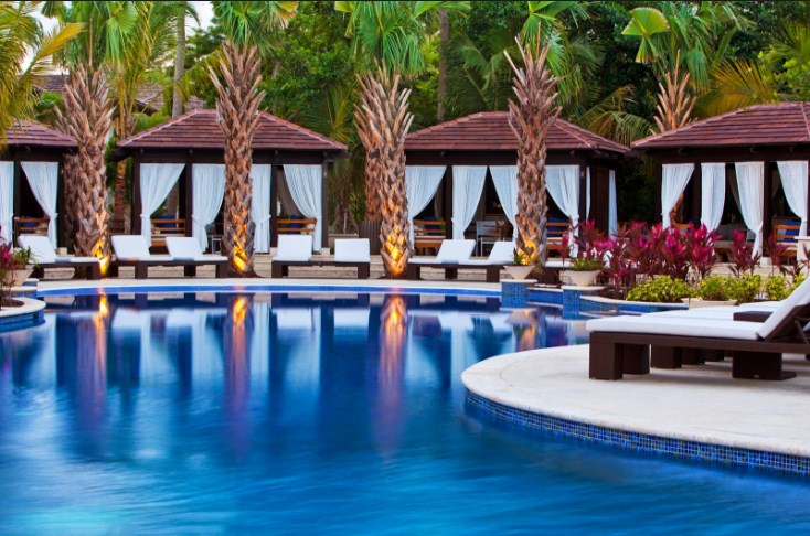 Add Some Decorative Touches To Your Poolside